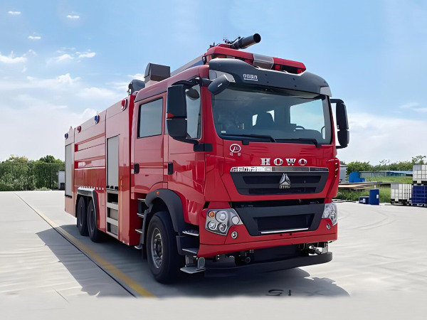 重汽18米高喷消防车